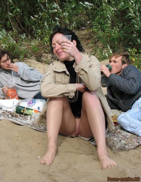 Голые бездомные на улице