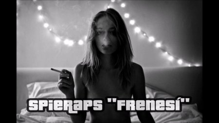 Эстер Экспозито топлес