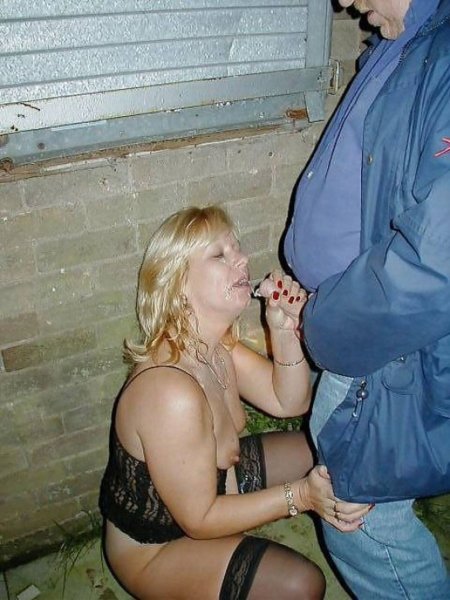 Пьяные зрелые в одежде