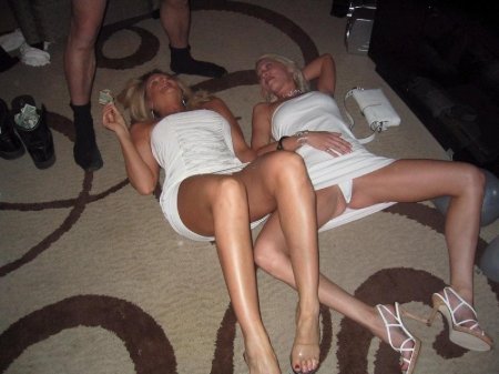 Частная голая вечеринка