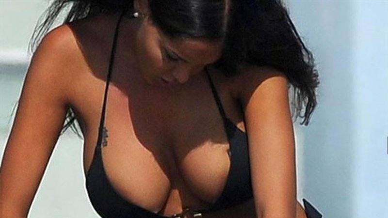 Набилла бенаттиа голая