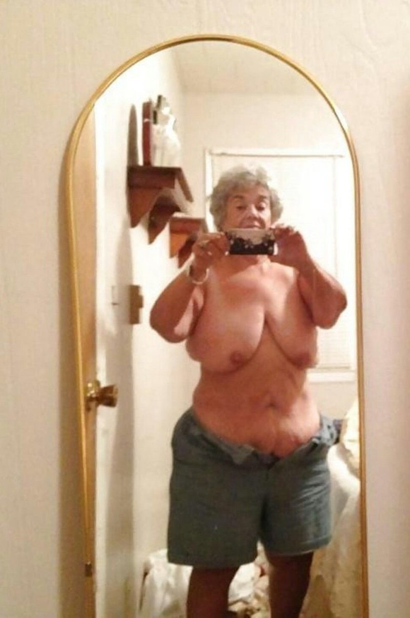 Голые пожилые толстушки в зеркале