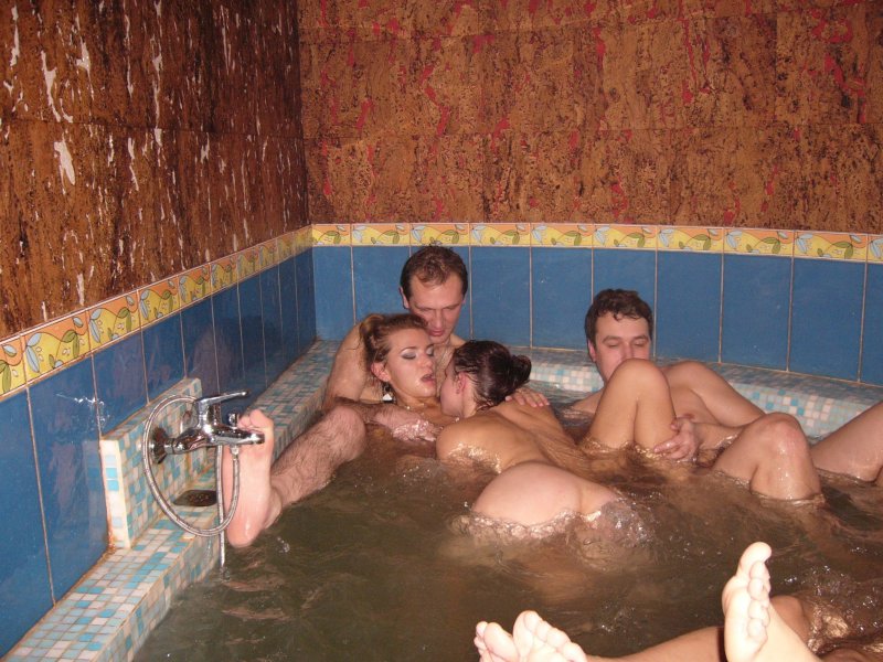 В сауне голые