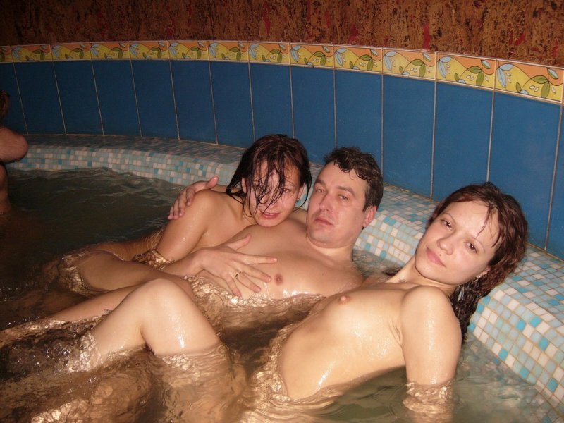 Свингеры отдыхают в сауне