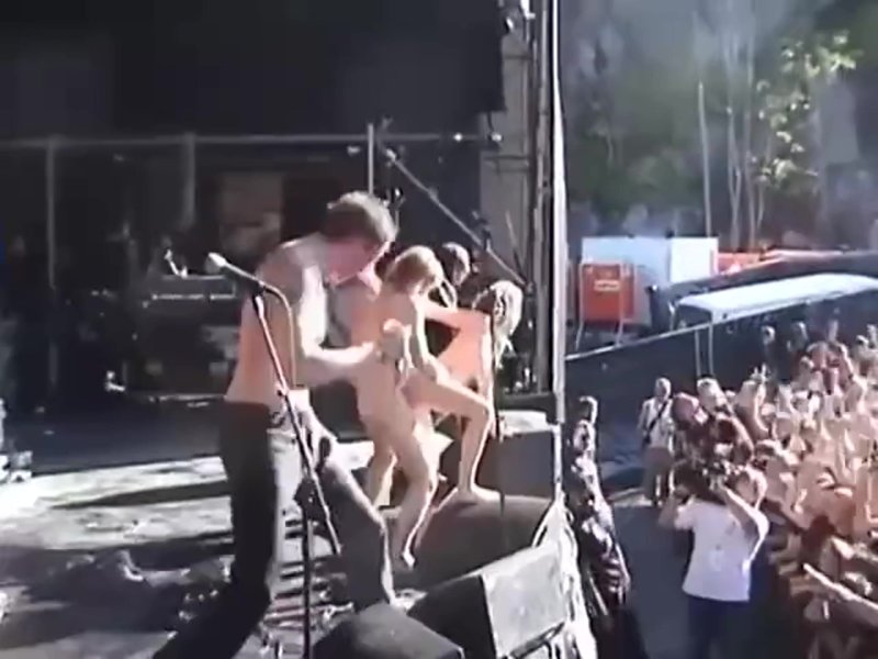 Со сцены