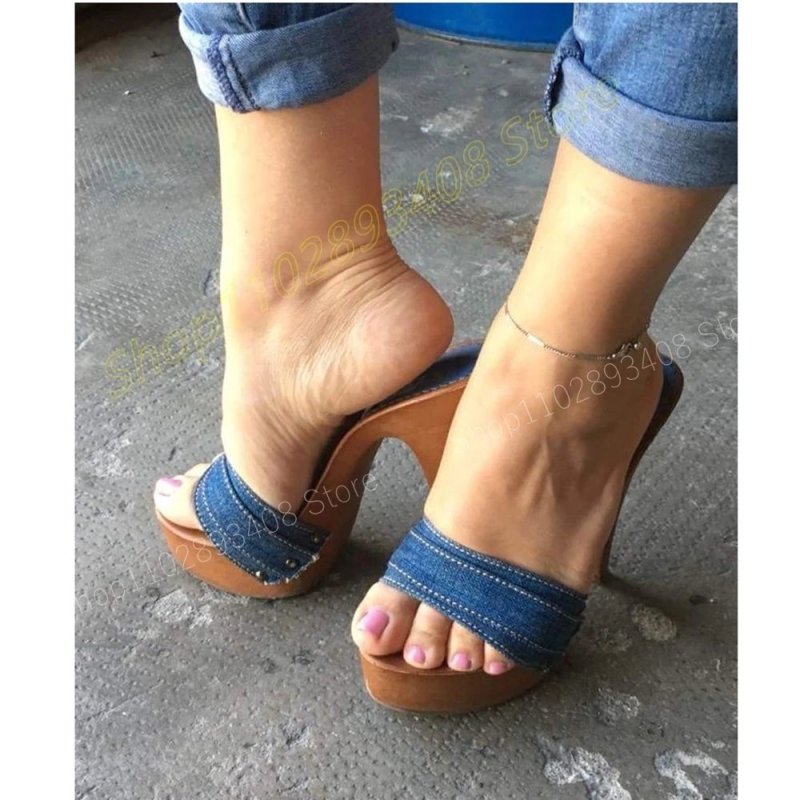 Келли брук feet mules