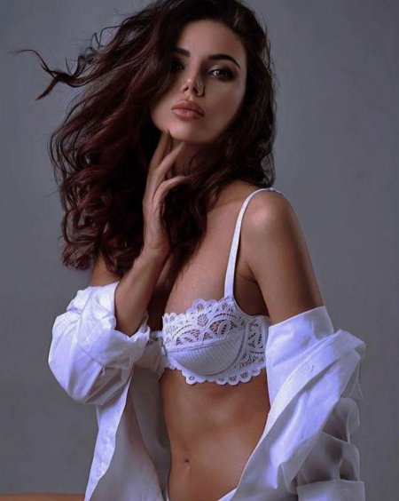 Красавицы брюнетки