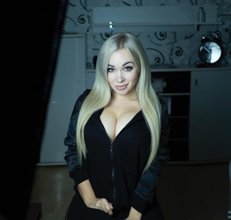 Анна костенко грудь