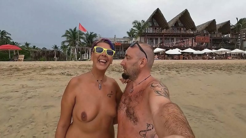Жена на пляже