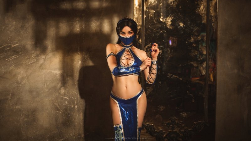 Косплей на китану из mortal kombat