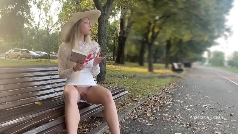 Без трусов на улице