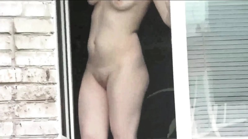 Подглядывание за голыми