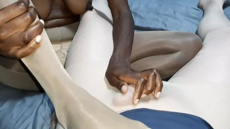 Девушка кончает в колготках