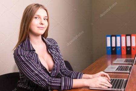 Девушка в офисе