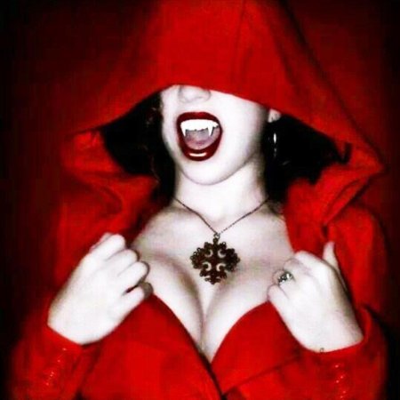 Красивые вампирши