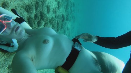 Секс в акваланге под водой