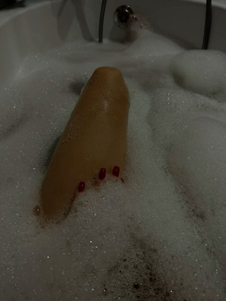 Ноги в ванной